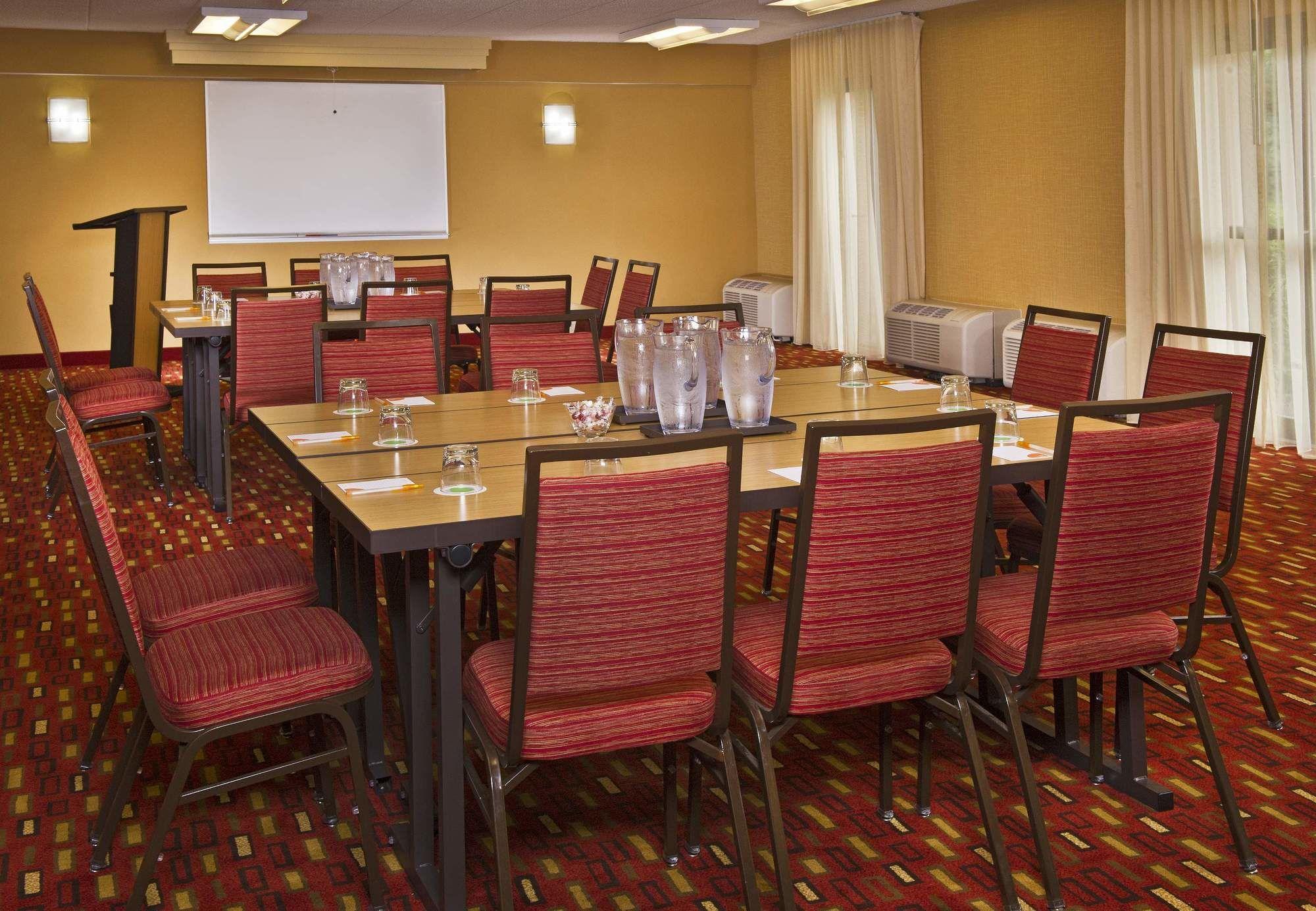 Courtyard By Marriott New Carrollton Ландовер Экстерьер фото