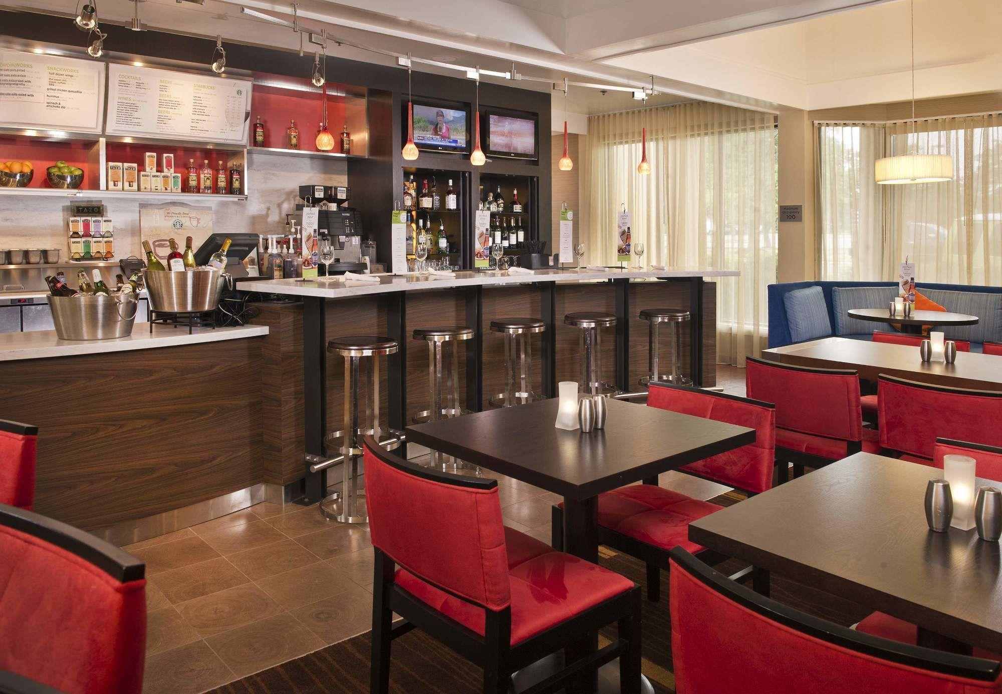 Courtyard By Marriott New Carrollton Ландовер Экстерьер фото