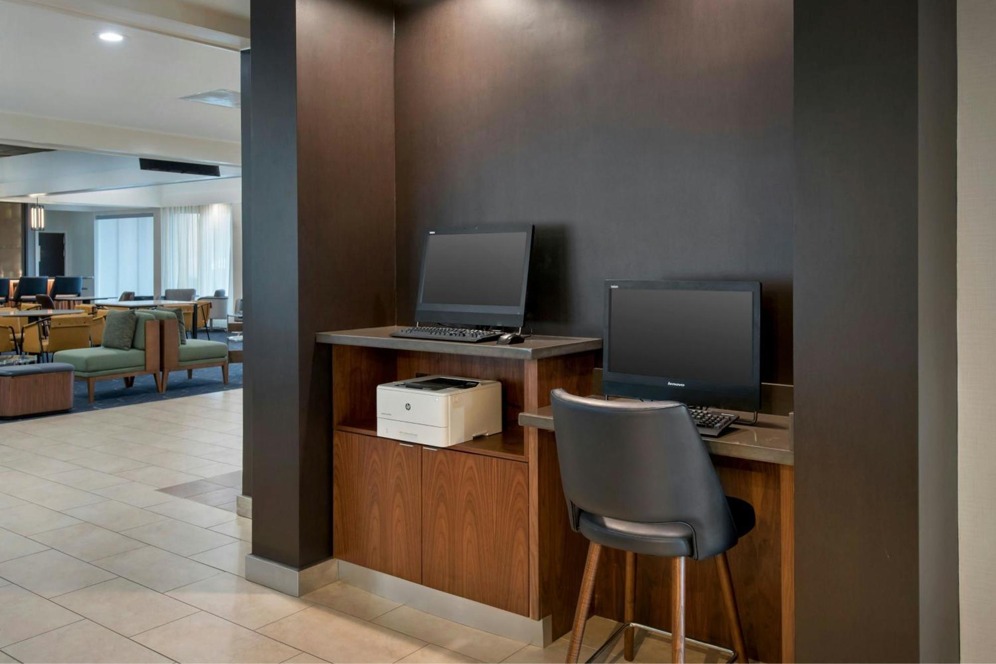 Courtyard By Marriott New Carrollton Ландовер Экстерьер фото