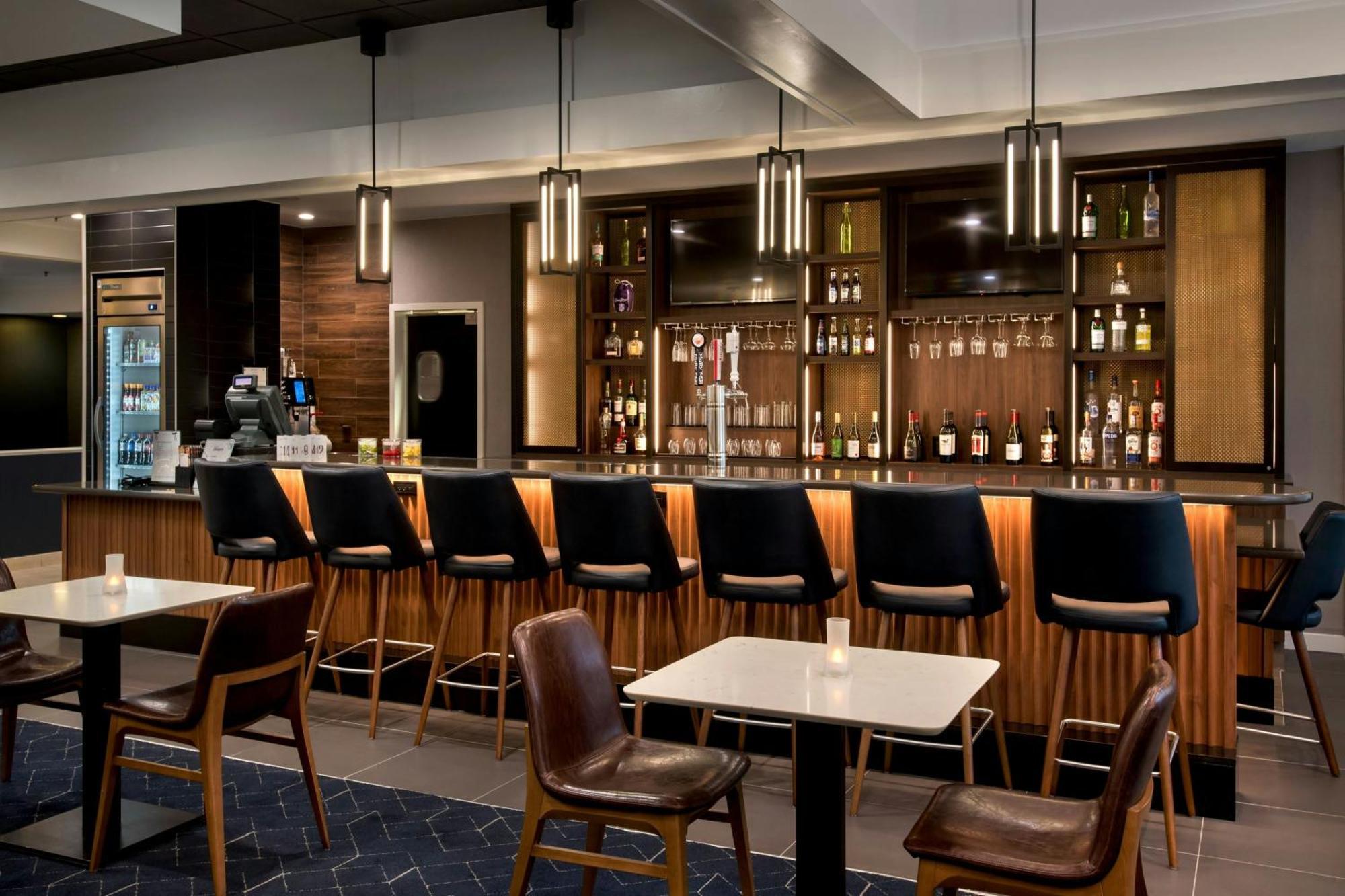 Courtyard By Marriott New Carrollton Ландовер Экстерьер фото