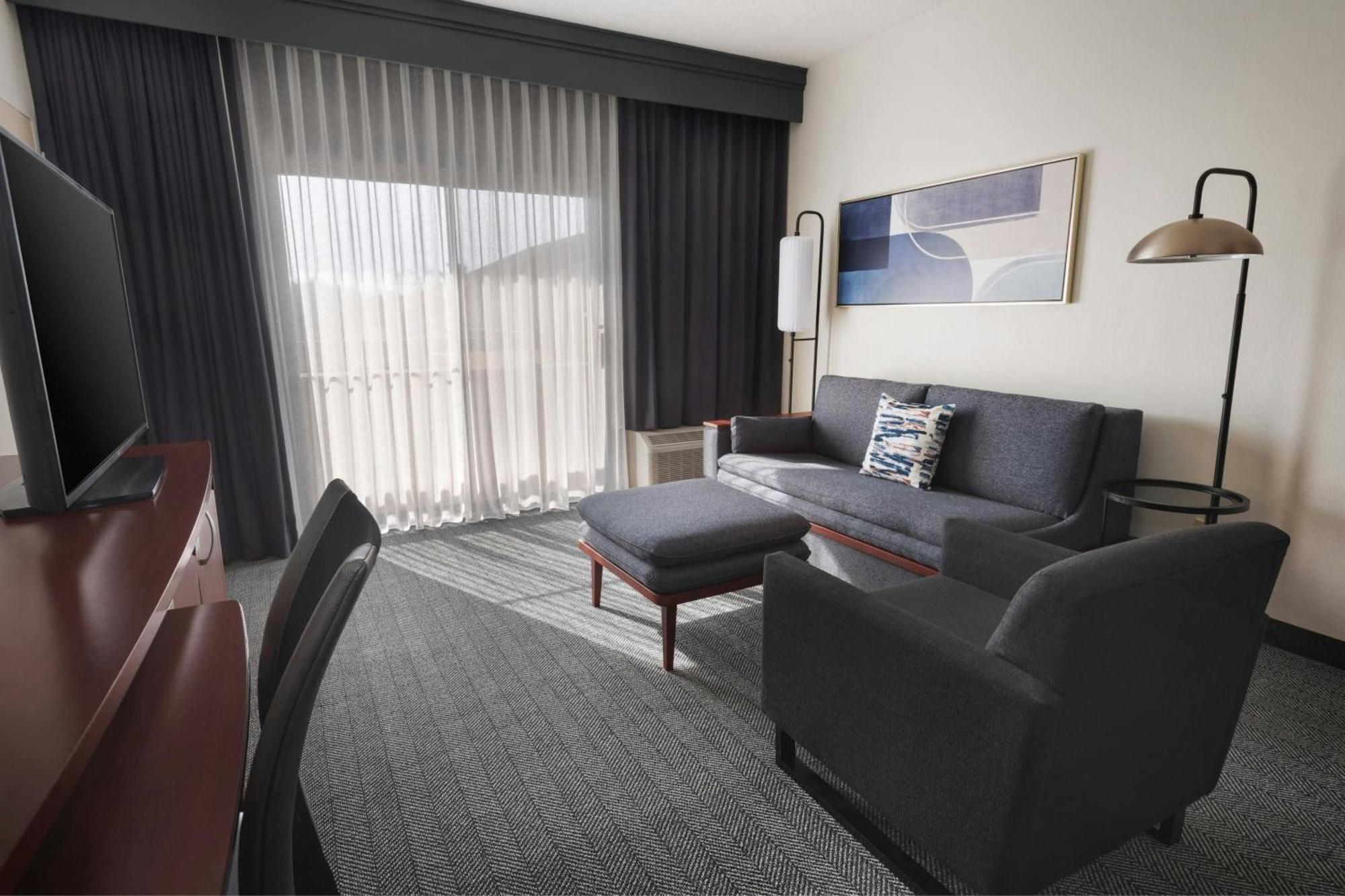 Courtyard By Marriott New Carrollton Ландовер Экстерьер фото