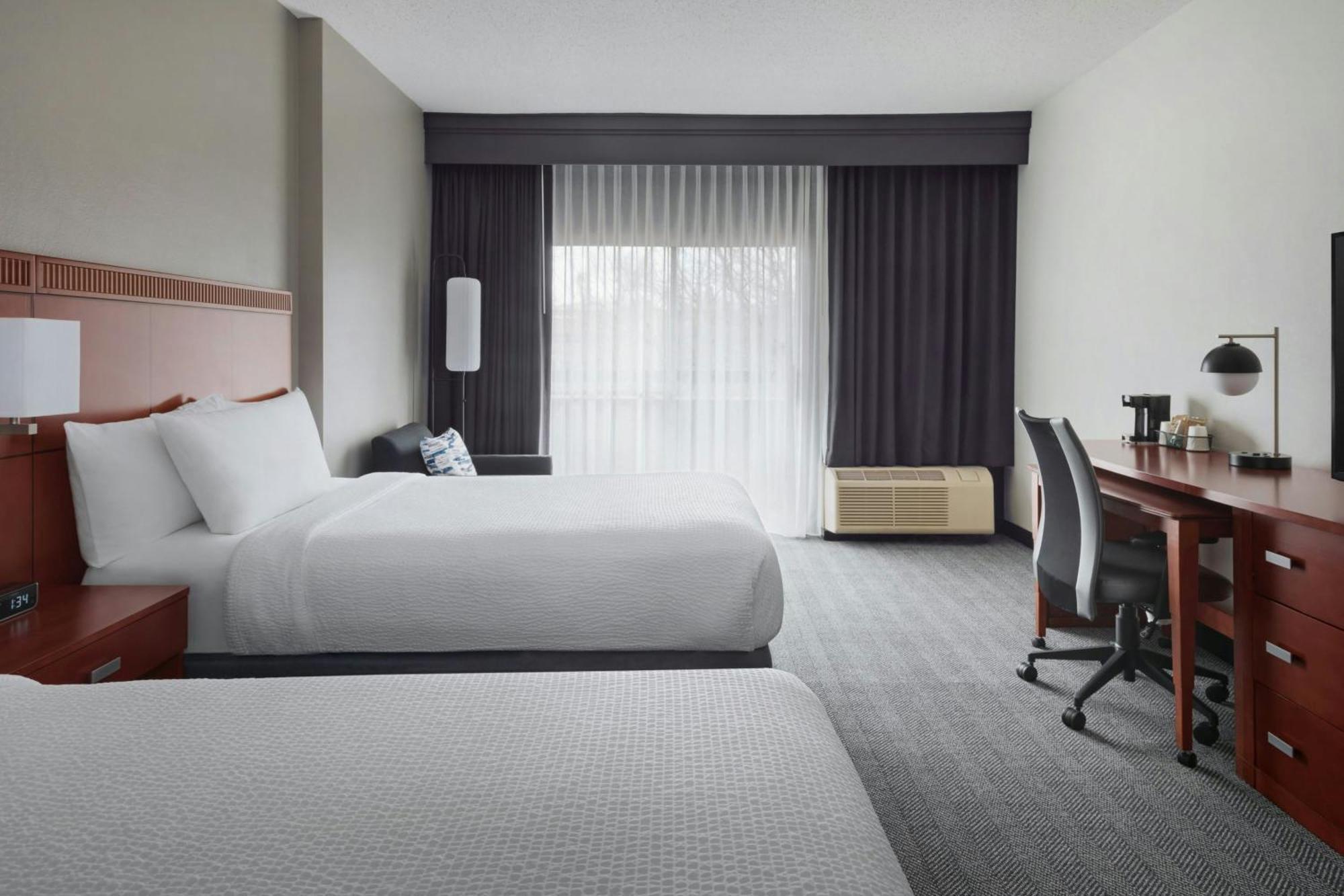 Courtyard By Marriott New Carrollton Ландовер Экстерьер фото