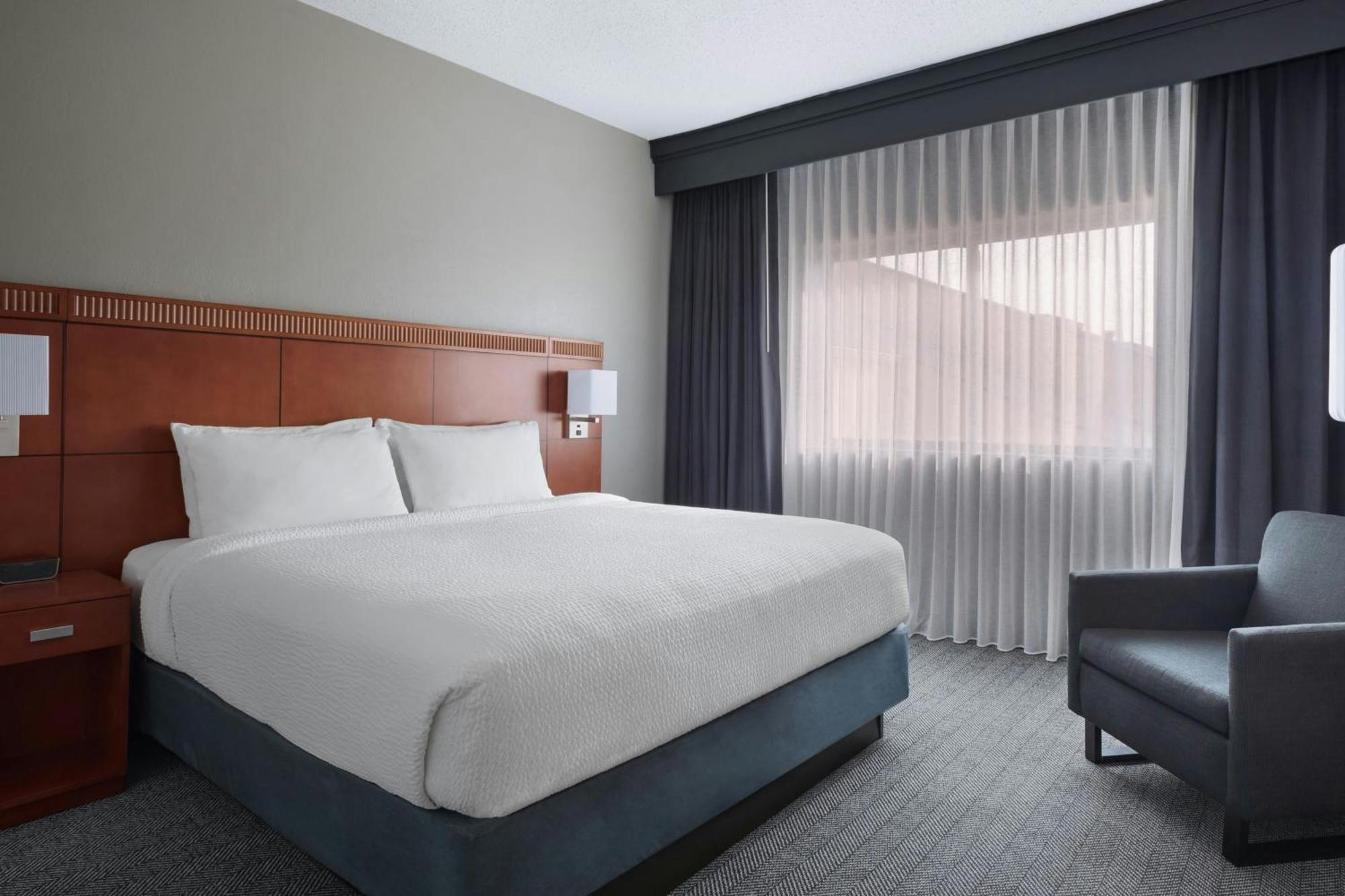 Courtyard By Marriott New Carrollton Ландовер Экстерьер фото